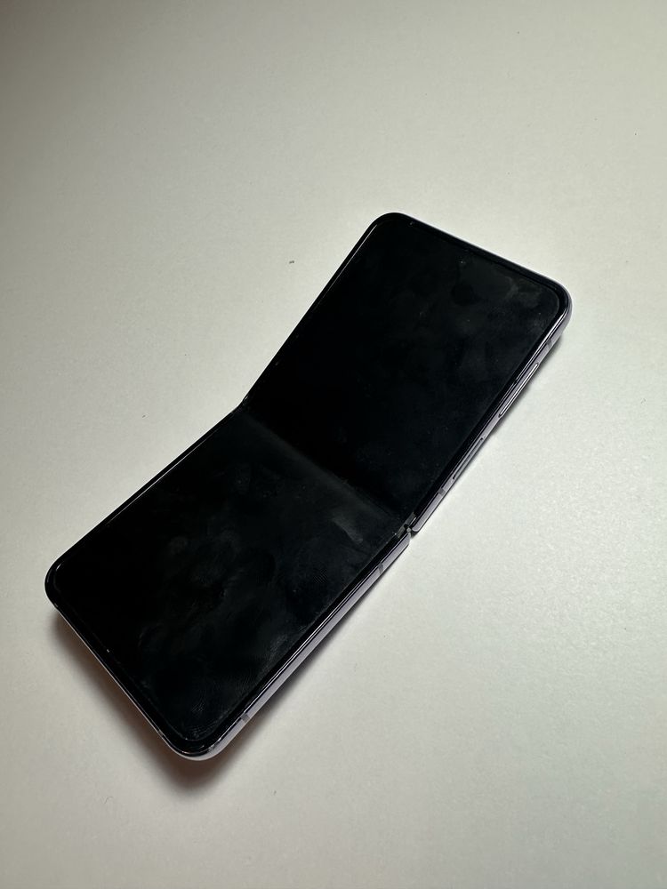 На запчасти Смартфон Samsung Z Flip4