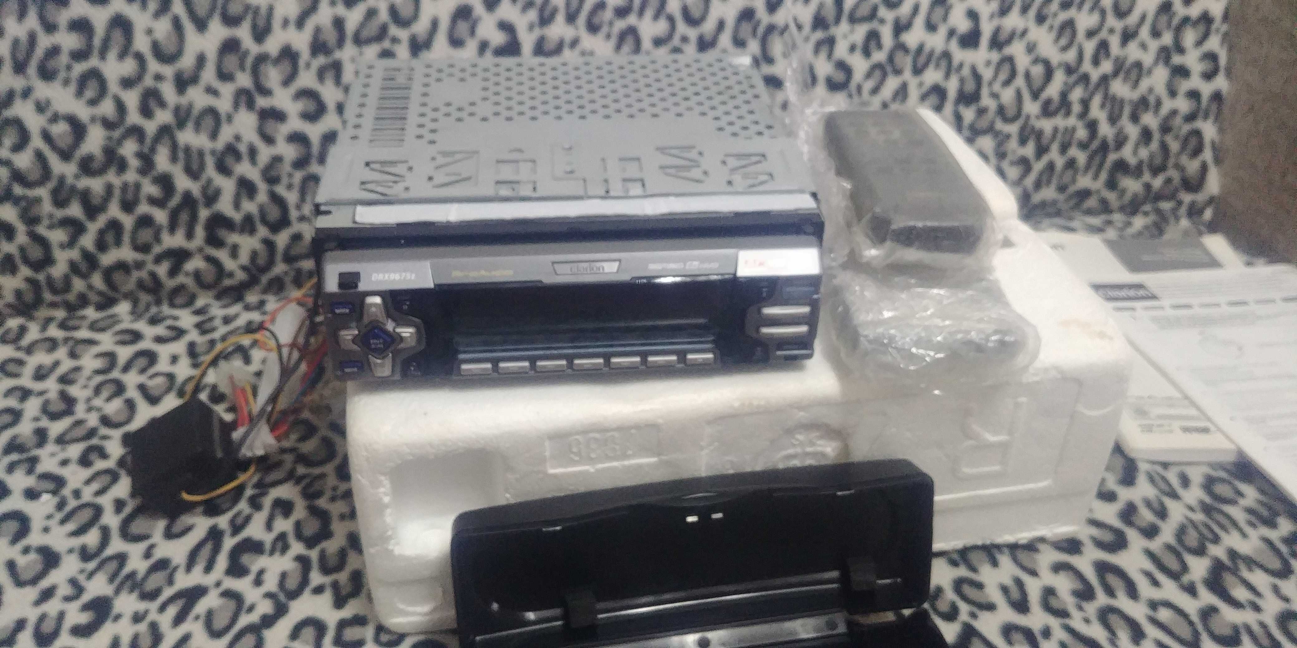 Clarion DRX 960 RZ — CD-ресивер.
