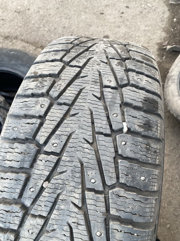Продам зимние шины Нокиан 265/65/17