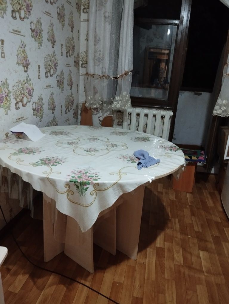 Стол круглый кухонный