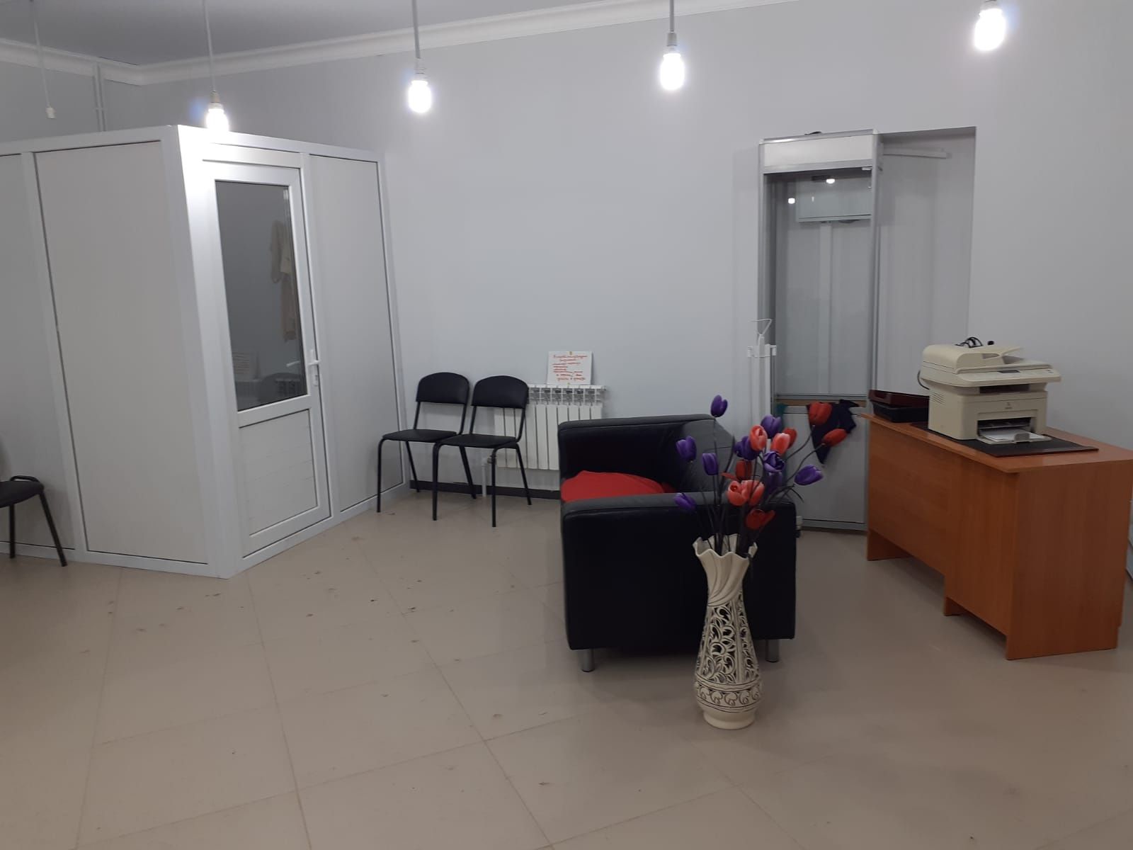 Продам действующую парикмахерскую "Жанна" в центре р. Болашак.
