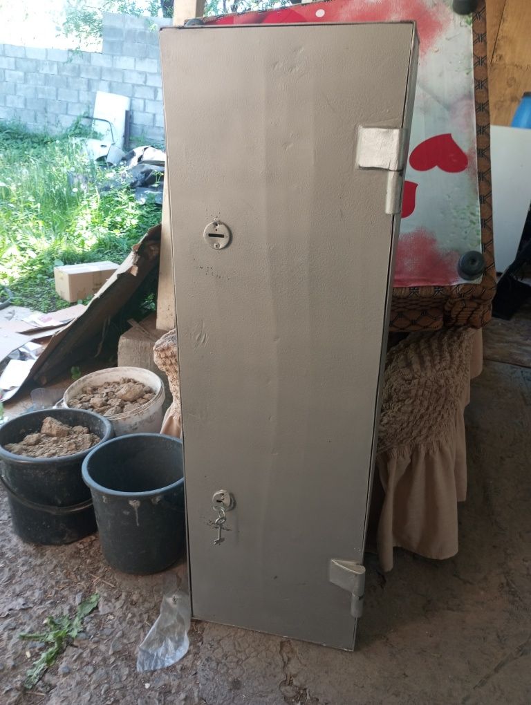 Продам сейф метолических