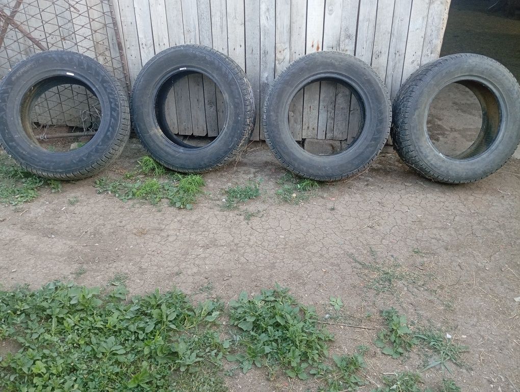 Продам комплект  авторезины