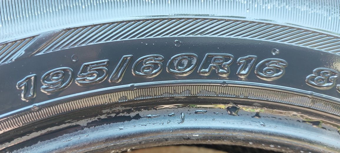Продам резину 195-60-1нексен,б/у 40%,комплект.