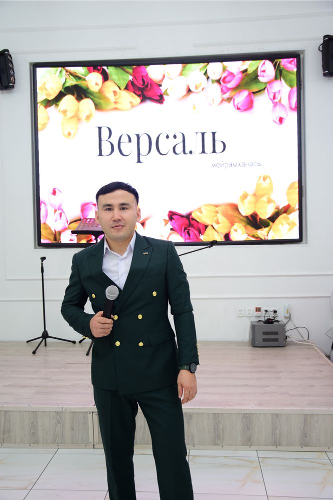 Тамада, Асаба, Ведущий