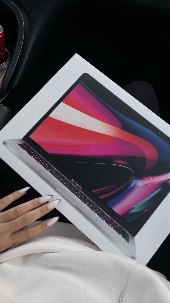 Продам MacBook Pro 13 на чипе М1