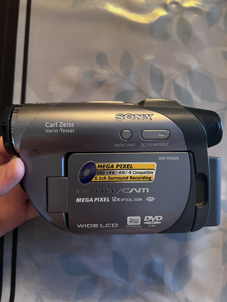 Цифровая кассетная видеокамера Sony Handycam