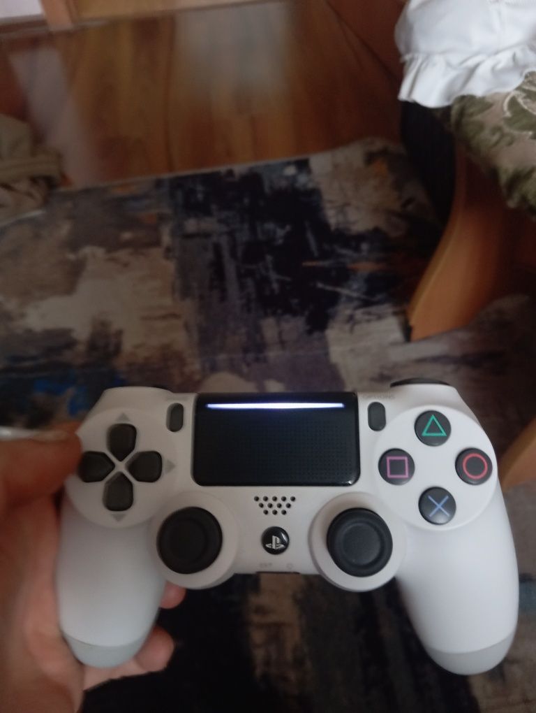 Продам геймпад на ps4 (новый)