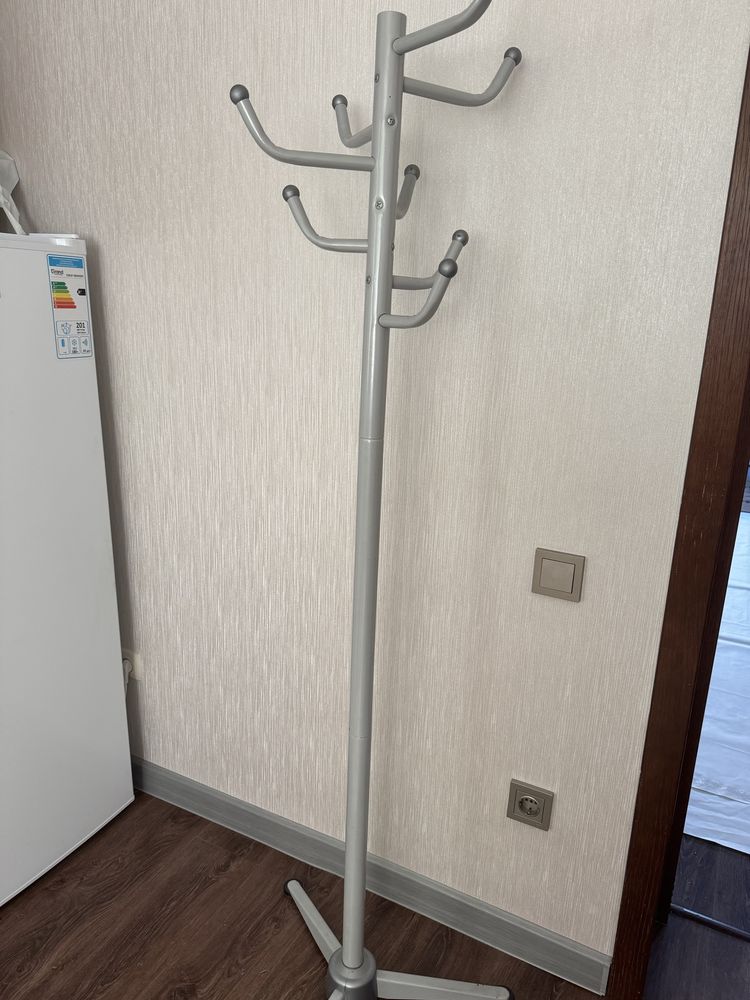 Продам вешалку для одежды