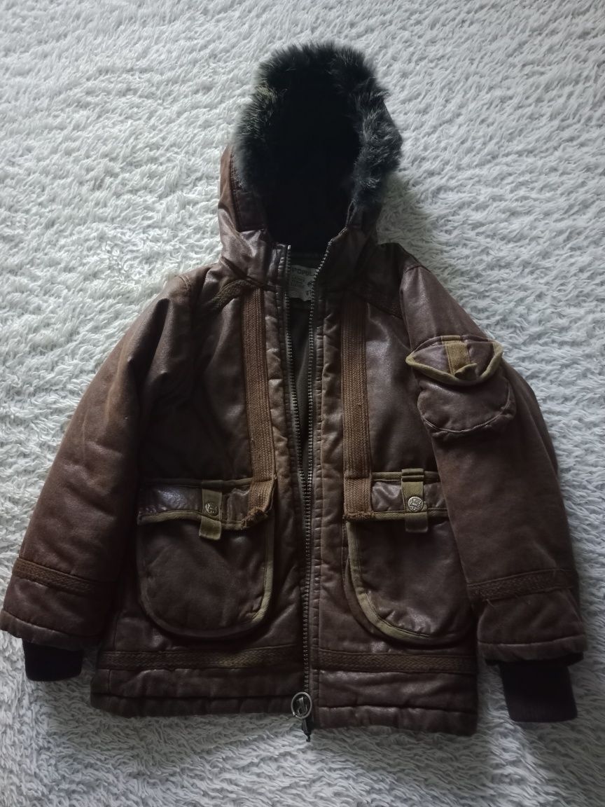 Продам куртки на мальчика.