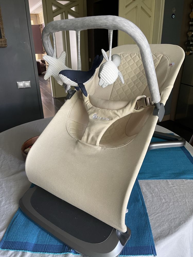шезлонг Ergobaby