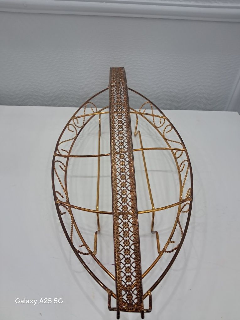Золотые две вазы корзины.