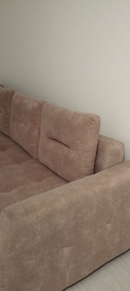 Продам недорого диван.
