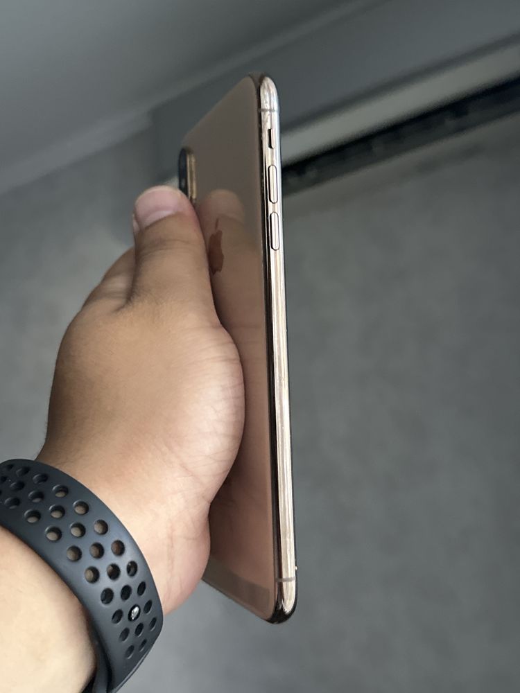 Продам Iphone XS Max золотистого цвета