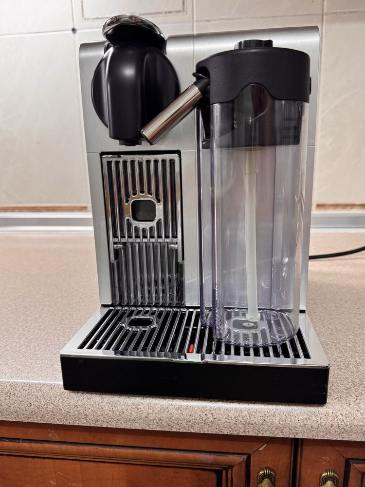 Кофемашина Nespresso Lattissima Pro от De’Longhi