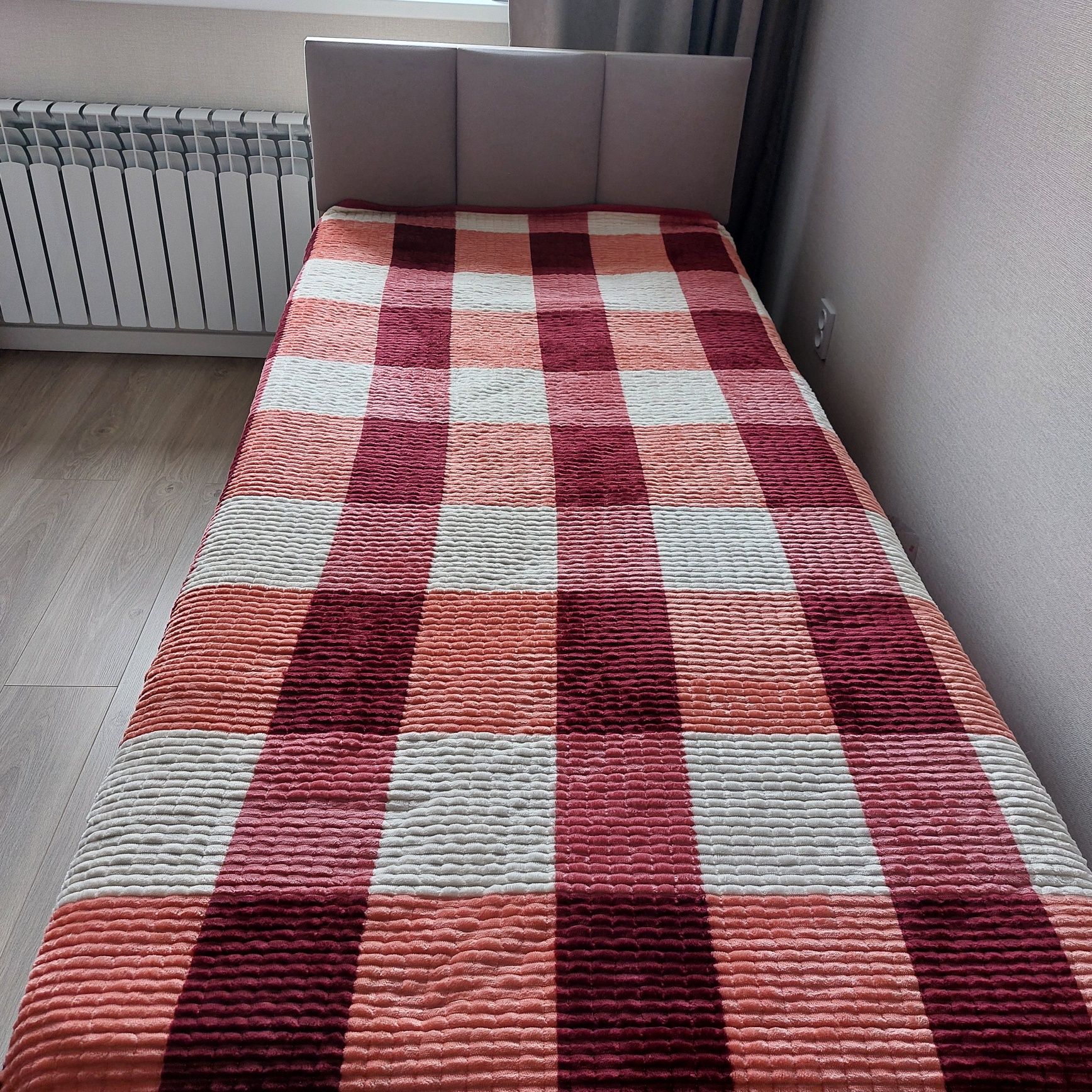 Продам кровать с матрасом