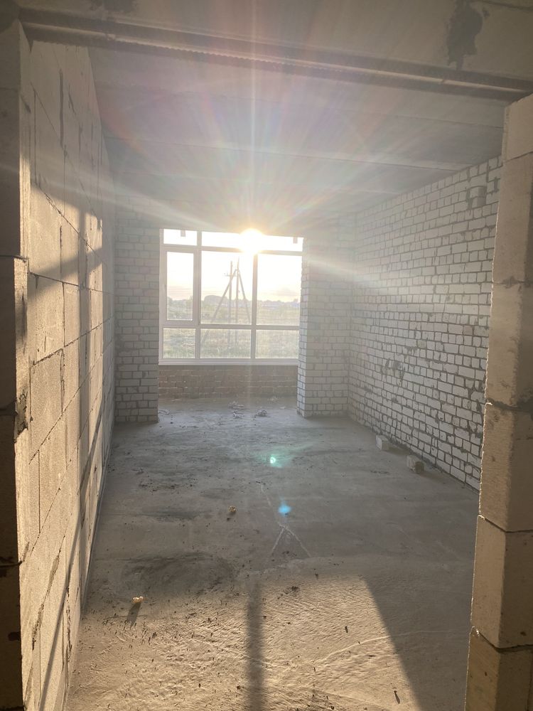 Продам квартиру евродвушка в черновой  79 кв. м, р- он. ст . Аэропорт