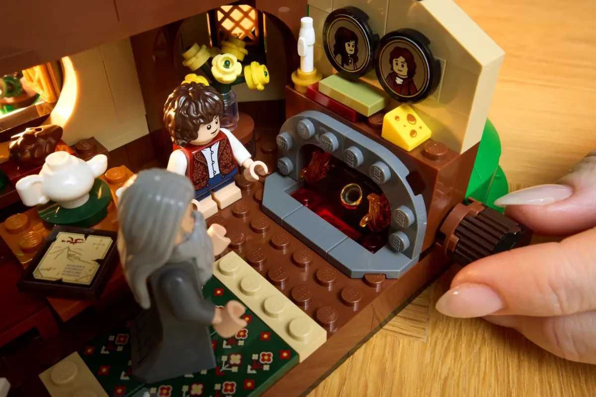 LEGO ICONS 10354: Властелин колец - Шир (LOTR - The Shire)