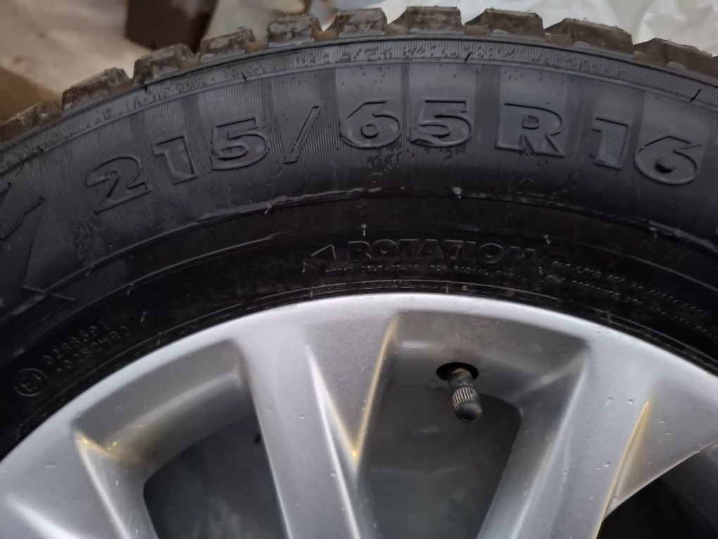 Продаю срочно резину с дисками! Ikon Tyres (Nokian) Nordman 8 SUV 215/