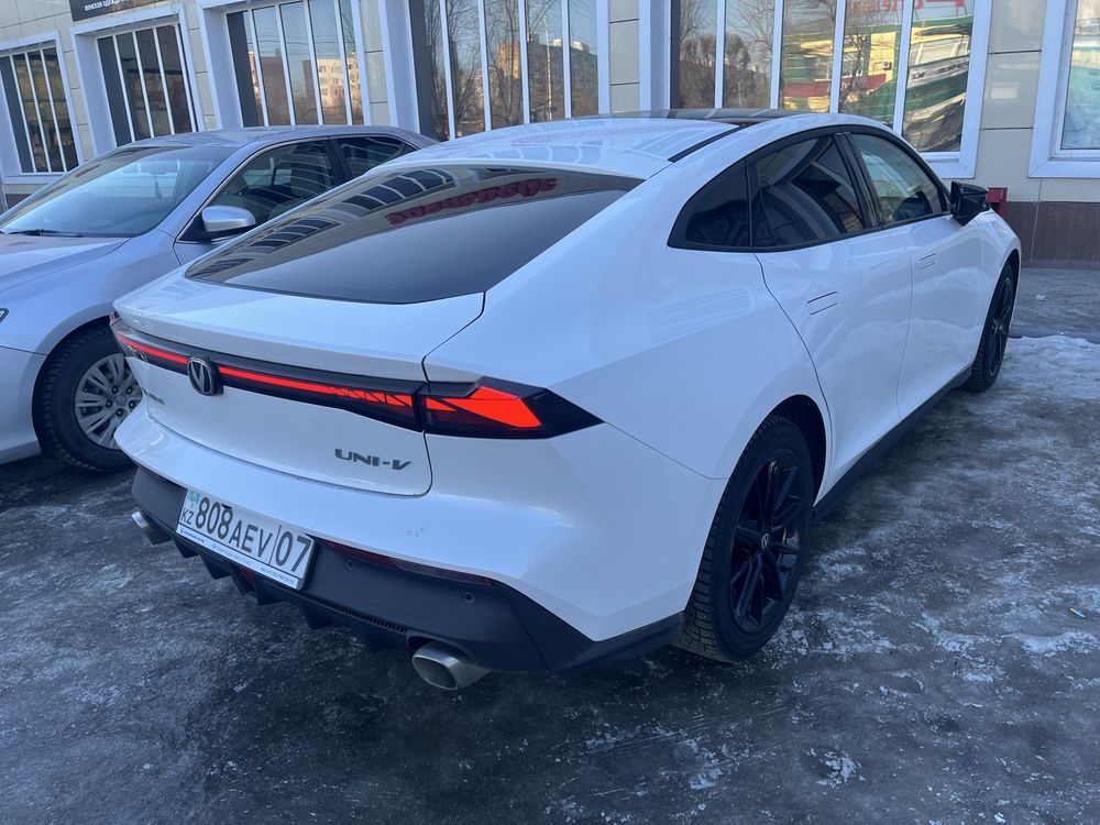 Продам авто Changan UNI-V