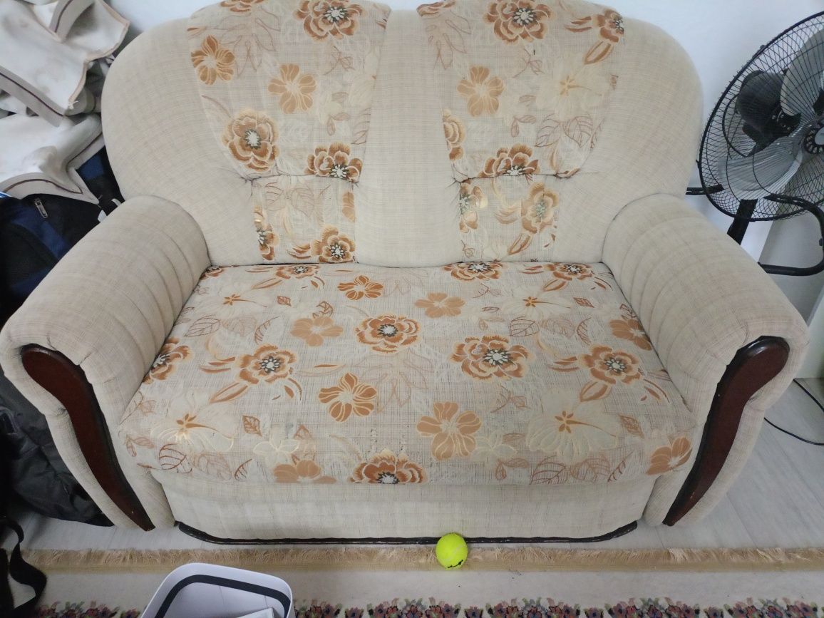 Продам диваны . диван раскладной.кушетка тоже. и кровать с матрасом
