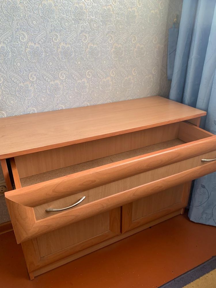 Продам шкаф и тумбочку в хорошем состоянии!