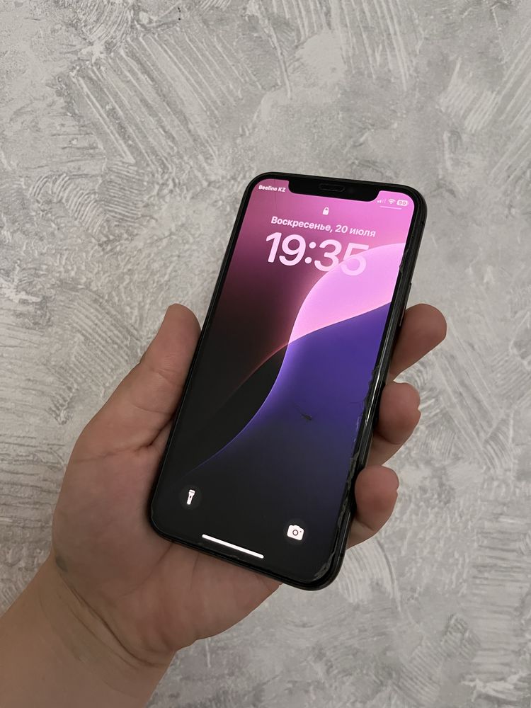 Айфон 11 pro в хорошем состоянии