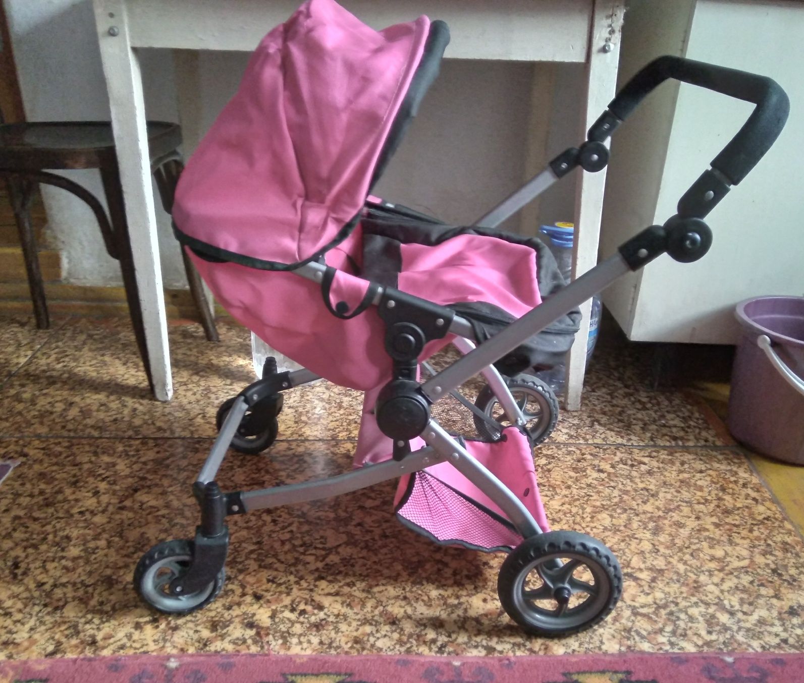 Продам коляску игрушку для двух кукол