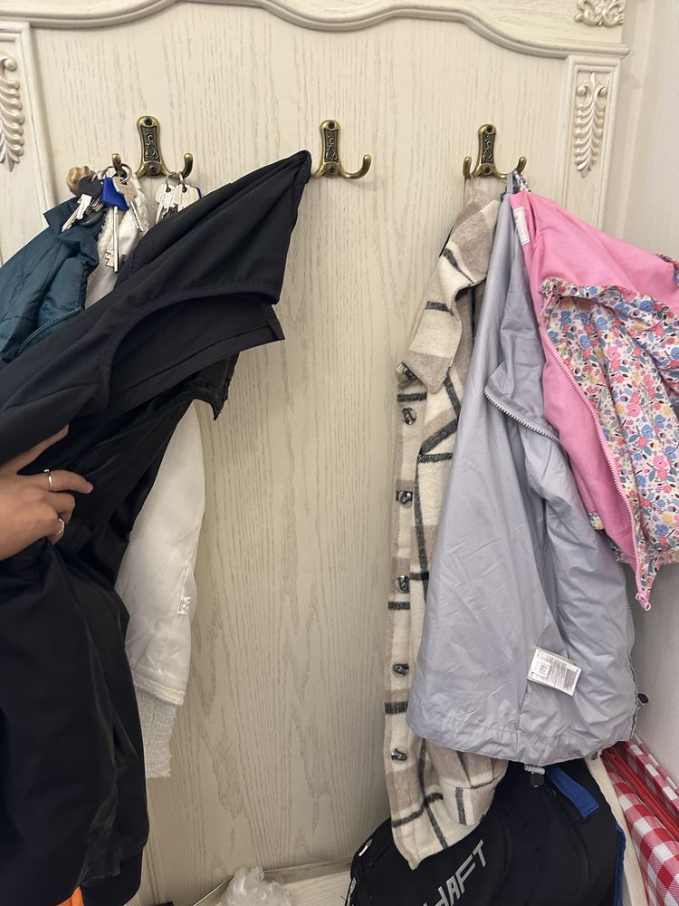Продам вешалку в прихожку