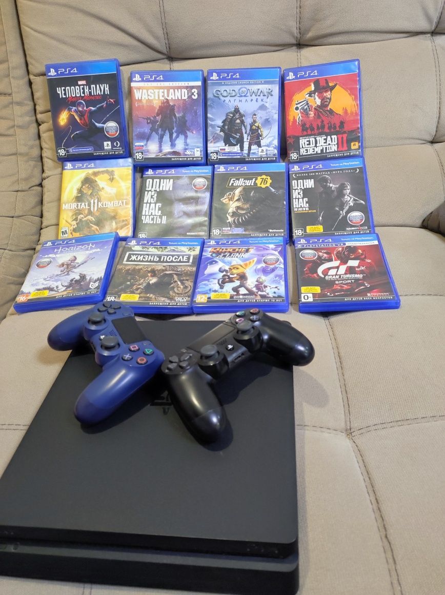 Sony PS4 в идеальном состоянии!