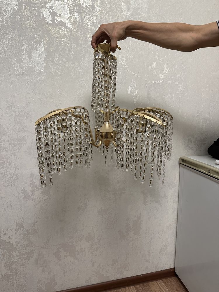Продам  люстру .