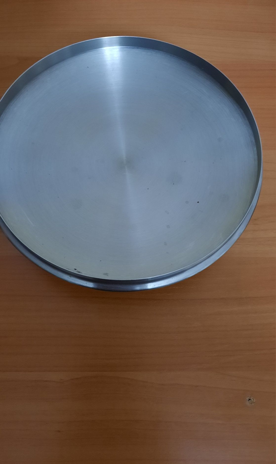 Кастрюля VINZER с крышкой. Б/у. Диаметр 21 см. Обьём 2,5 л.