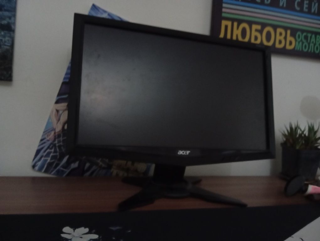 Продаю компактный монитор Acer