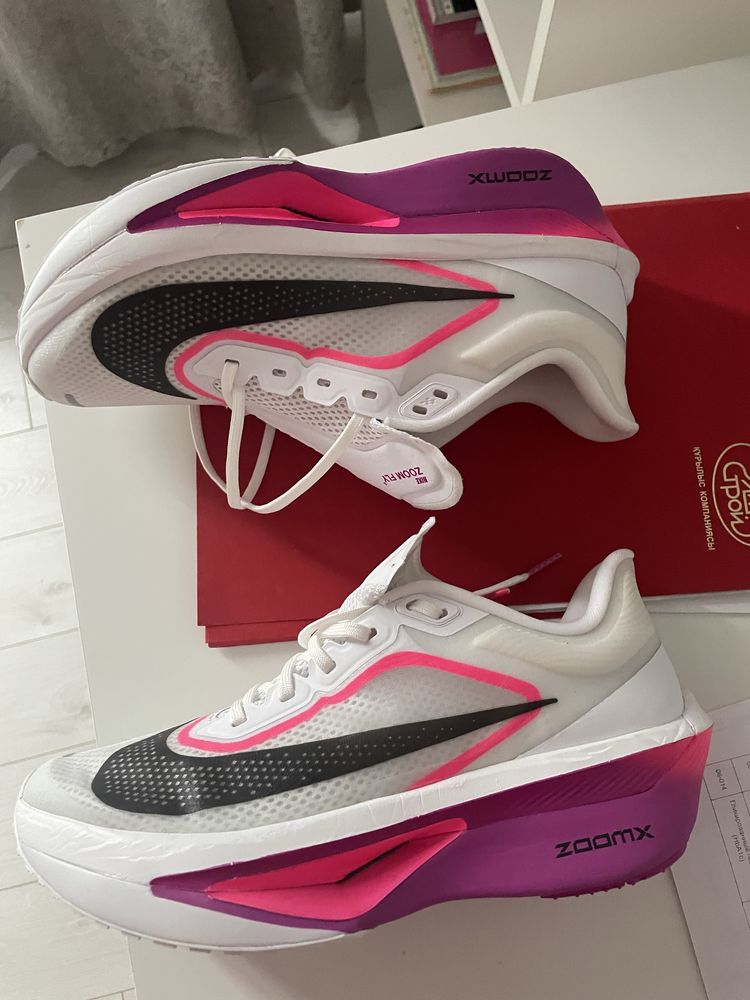Продам кросовки nike zoom fly 6
