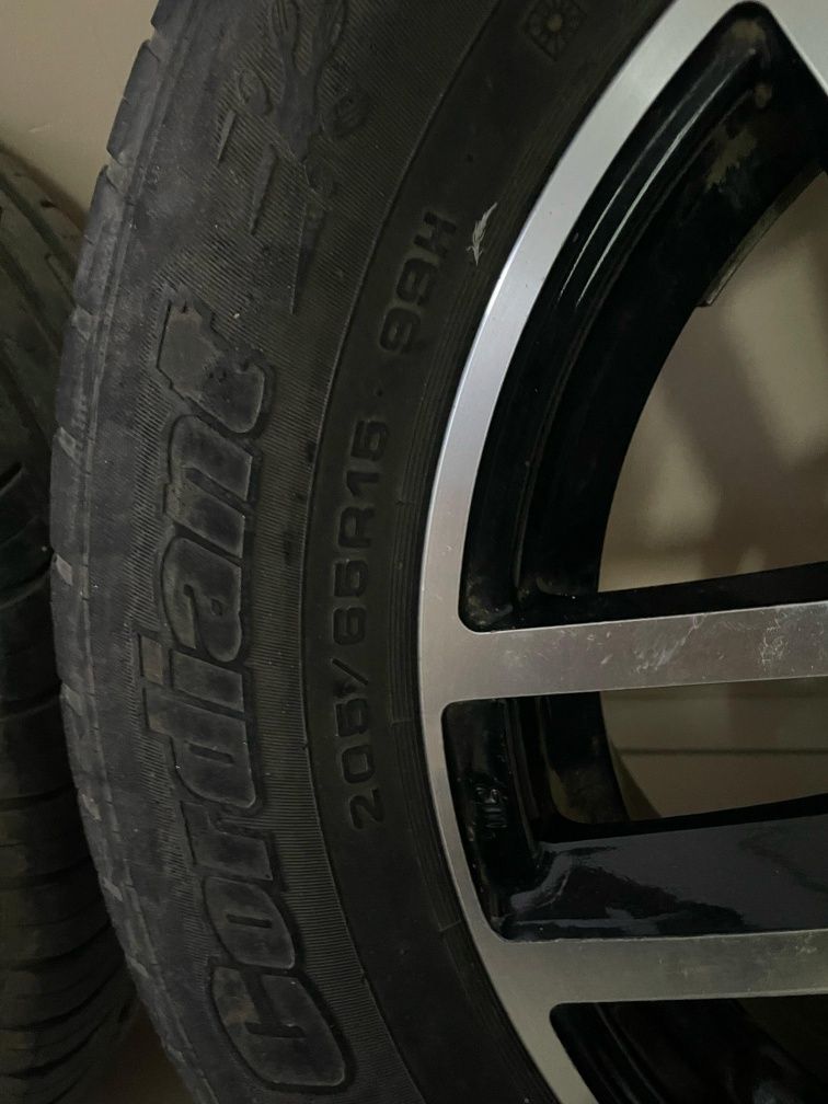 Продам диски с шинами+запаска в подарок , размеры 205/65R15