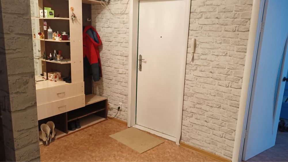 Продам 4 комнатную квартиру