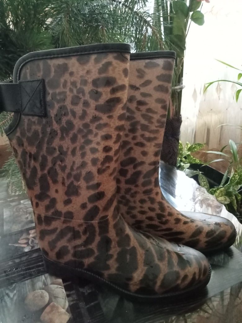 Продам резиновые сапоги