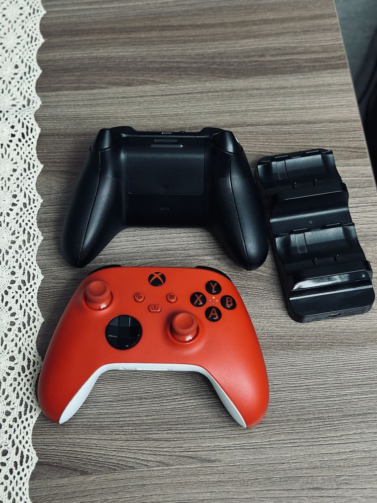 Xbox series X 1tb 2 джойстика