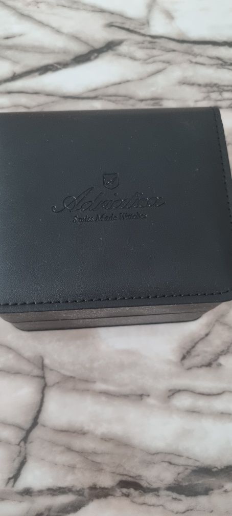 Продам часы Adriatica