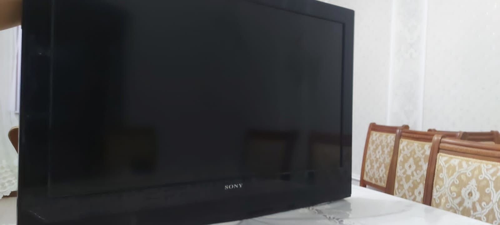 Продается телевизор sony bravia б/у.
С боку можно подключить флешки, ю