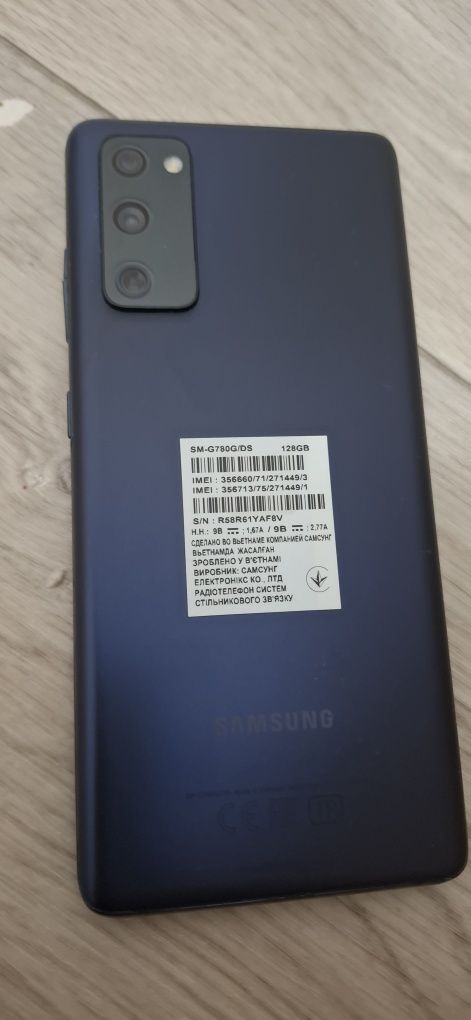 Samsung s20 fe продам или обмен