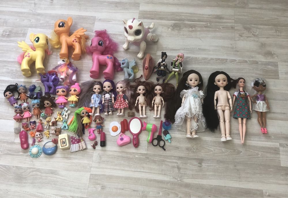 Продам очень много игрушек даром!