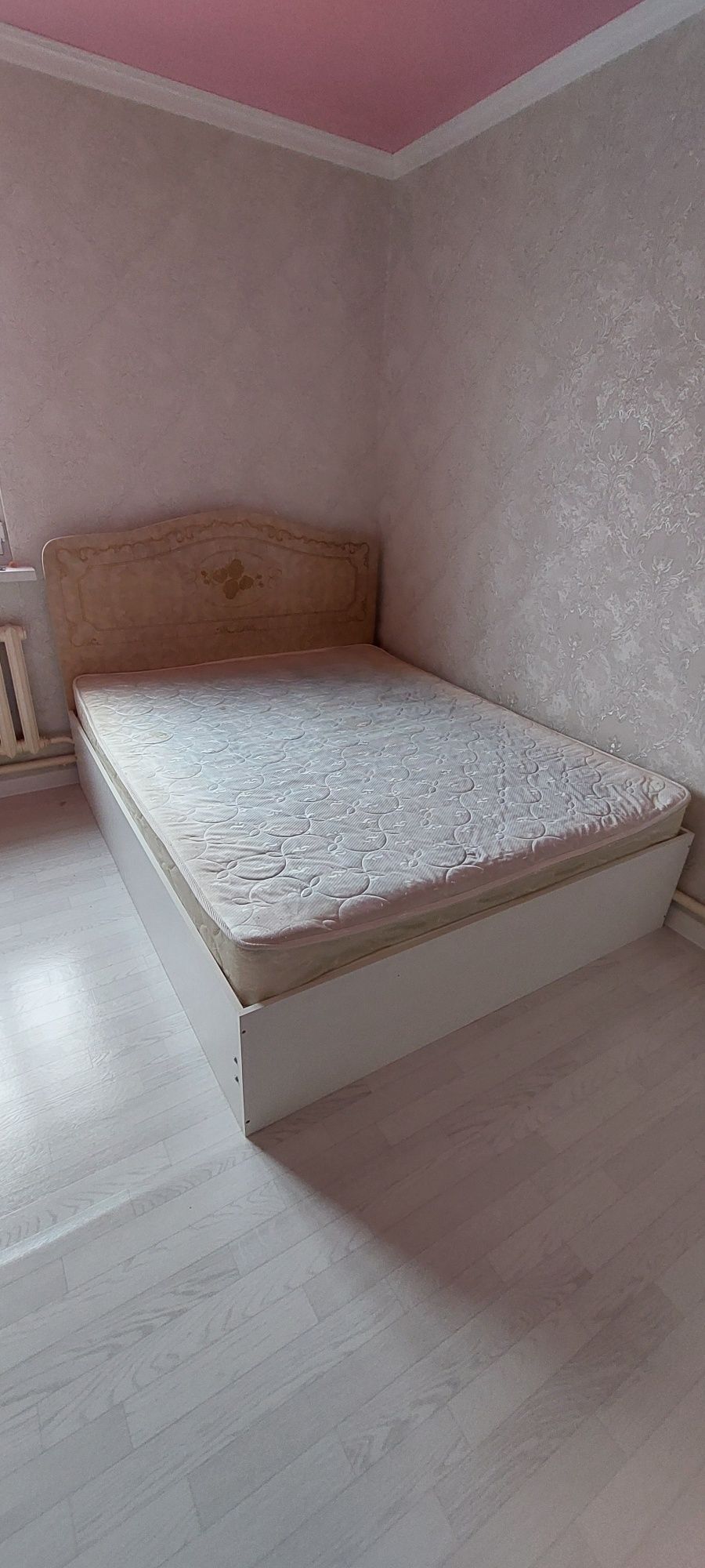 Кровать спальня с мастрасом