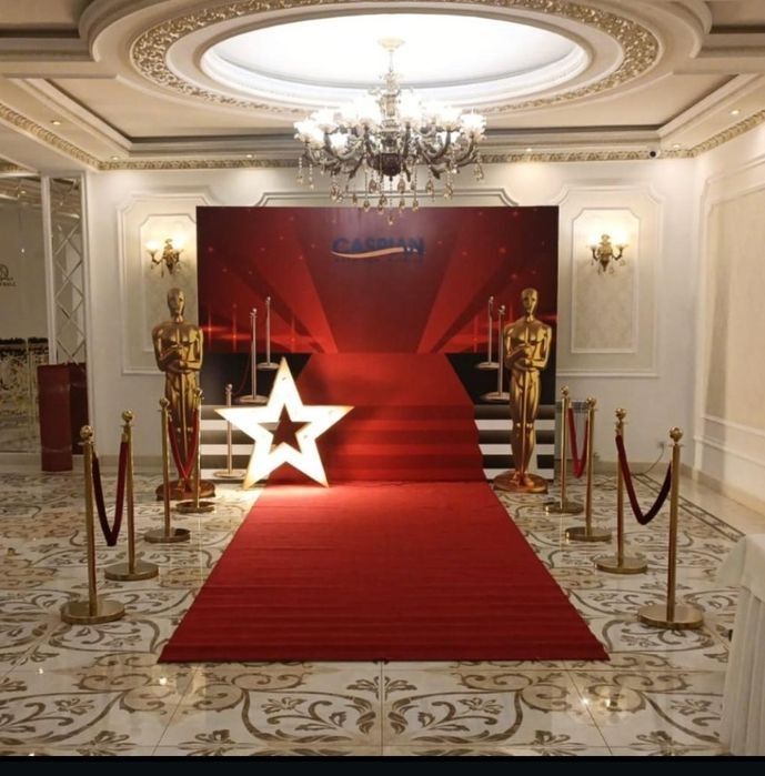Оформление фотозон пресстен банеры арки из шаров цветов