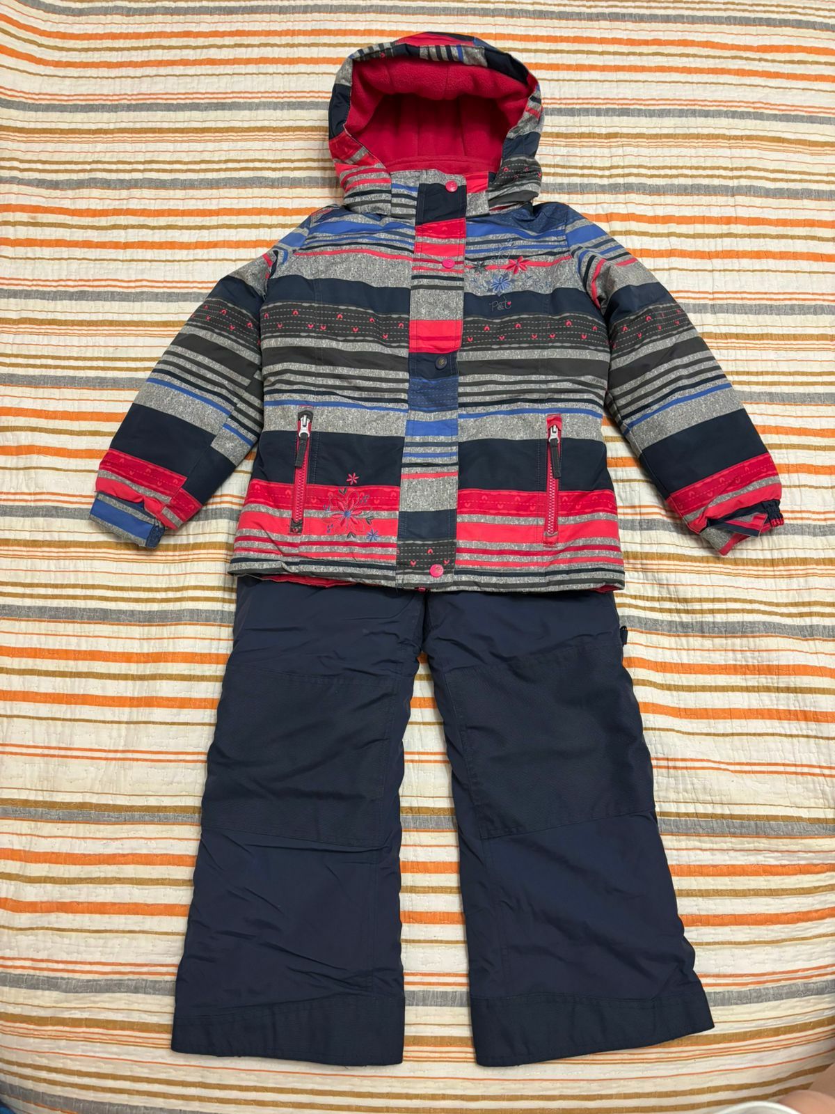 Продам зимнюю куртку комбинезон для девочки 6-8 лет