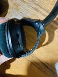 Наушники JBL зарядка родная в ремонте не были заряд держут хорошо
