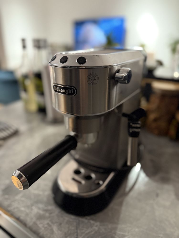 Рожковая кофемашина De’Longhi Dedica