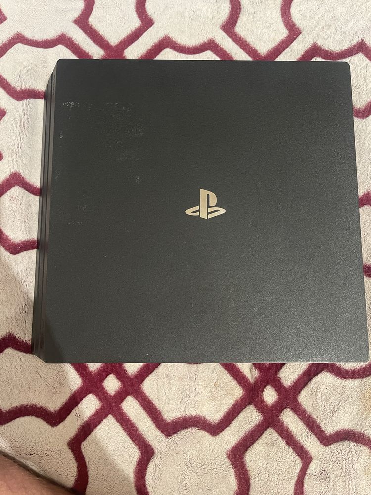 Продаю оригинальную PlayStation 4 Pro