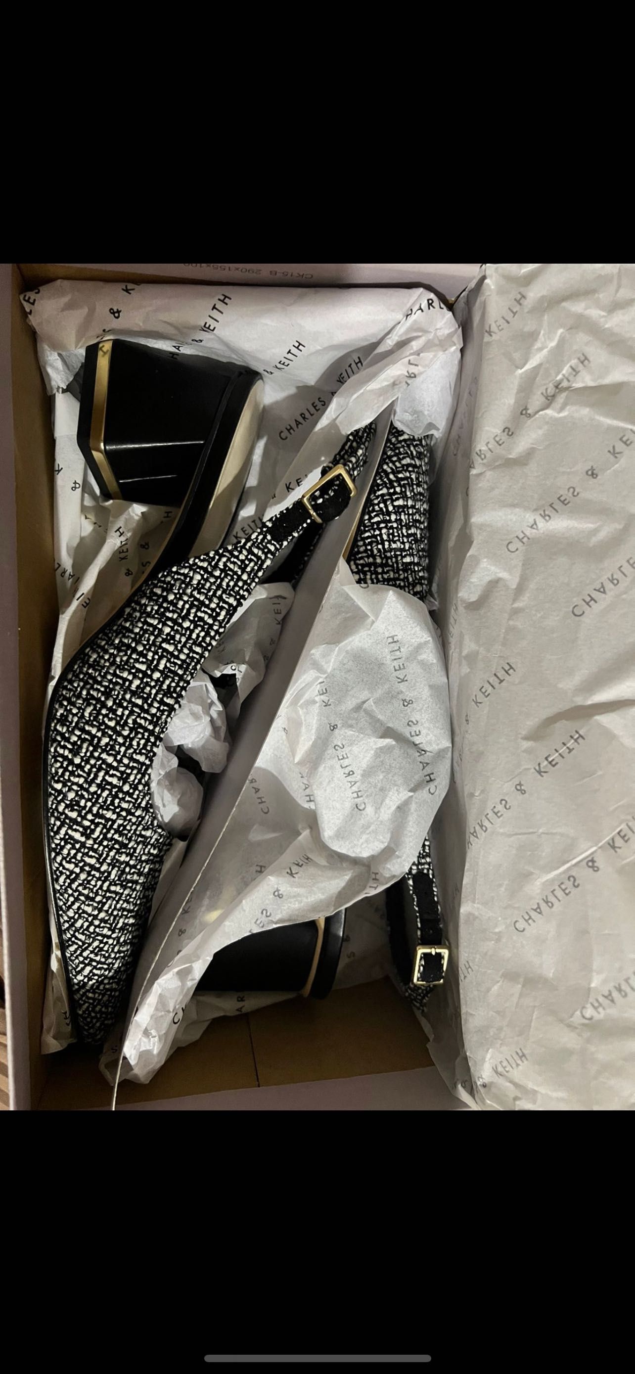 Босоножки Charles&Keith СРОЧНО!