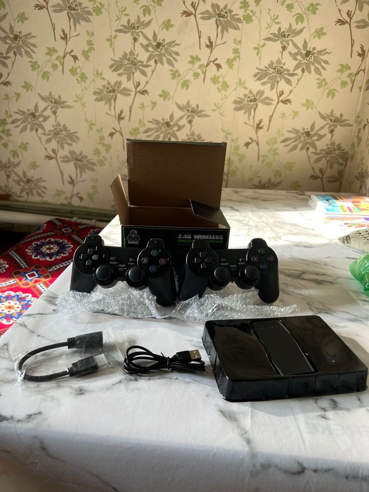 4K Game Stick Lite с двумя беспроводными геймпадами и +10000 играми